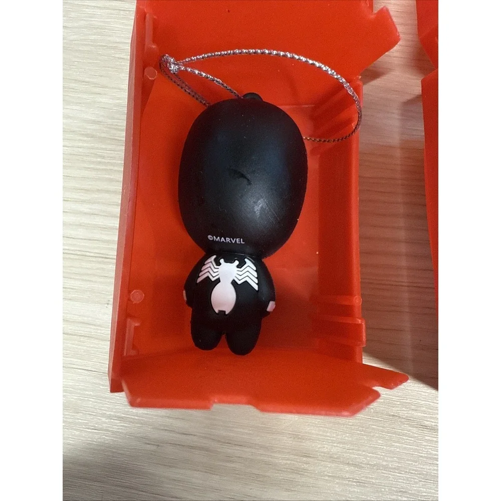 Hallmark Mystery Ornament Marvel‎ SPIDER-MAN RARE Venom MILES MORALES 2